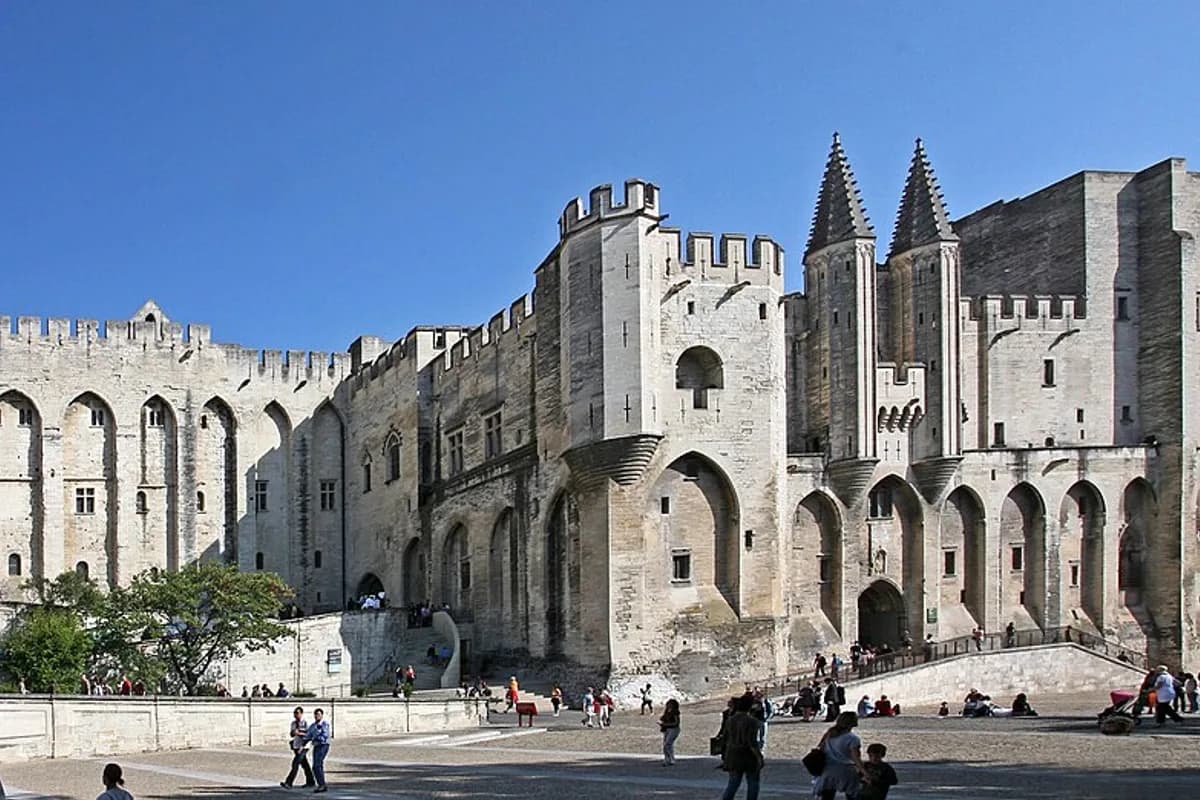 Avignon et Provence avec chauffeur : construire une journée à étapes