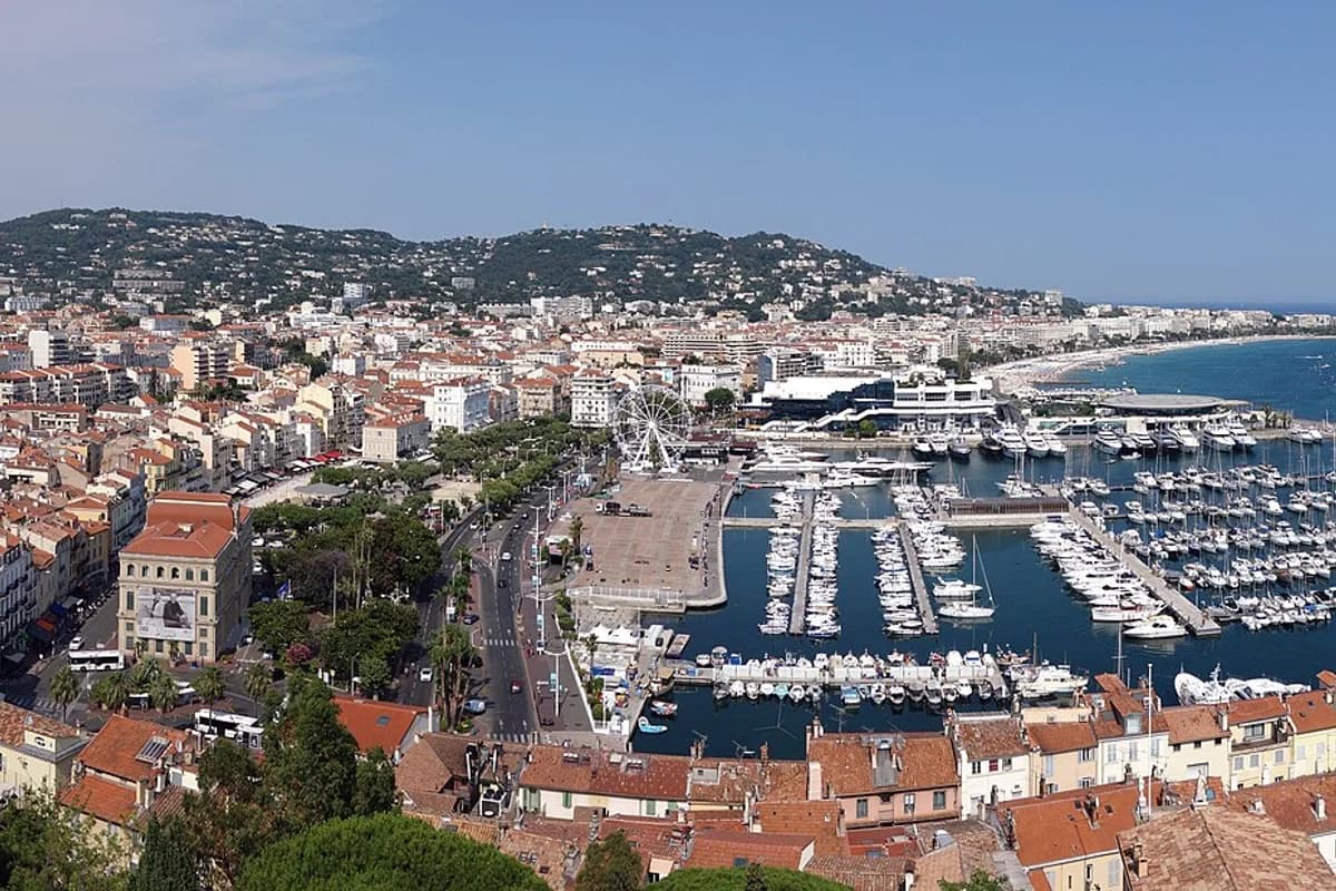 Cannes et sa baie depuis le Suquet