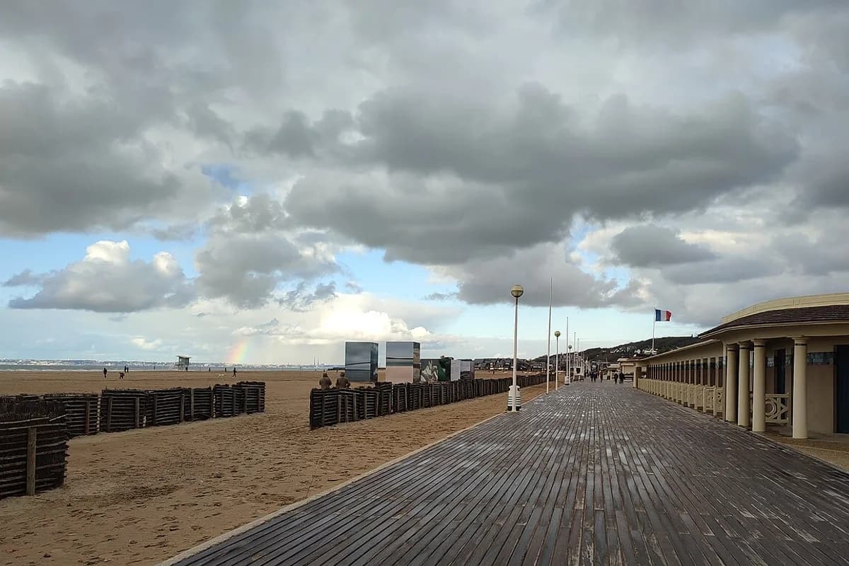 Paris to Deauville by chauffeur: one-way or a planned return?